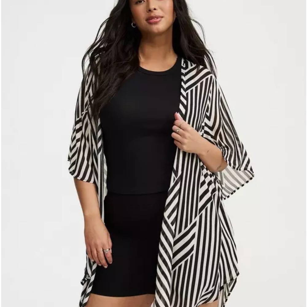 Torrid size 0 Black and White Striped Kimono Cardigan